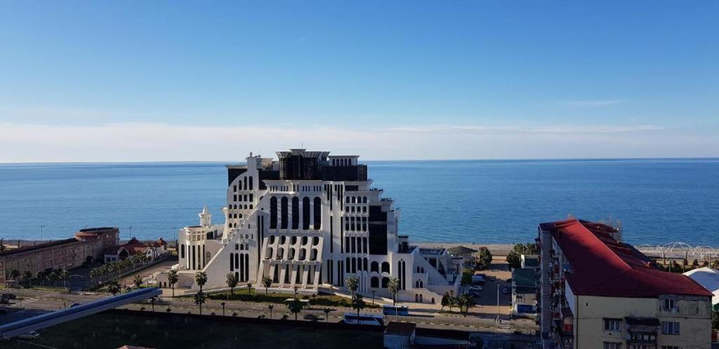 Sea Apartments 巴统 外观 照片